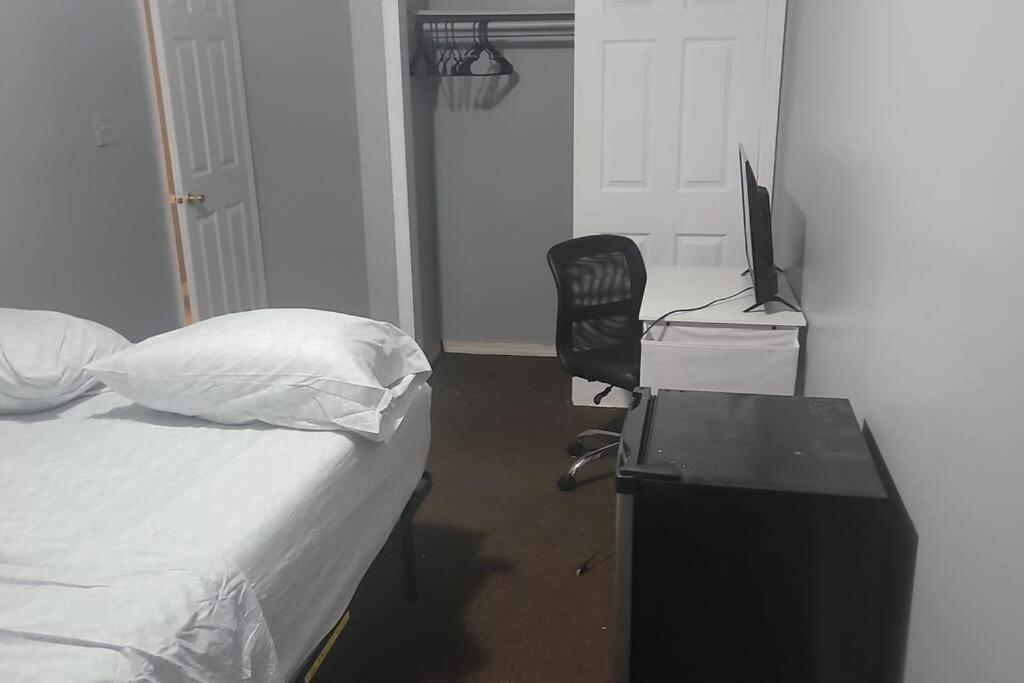 Room In A Beach House With King Size Bed In A Landlord Hosted Three Bedroom Apartment Nova York Exterior foto