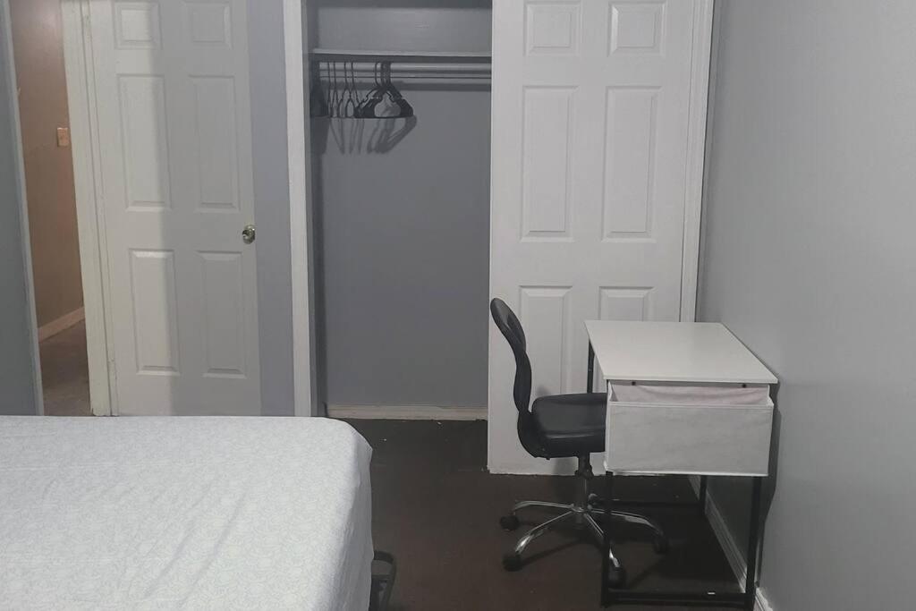 Room In A Beach House With King Size Bed In A Landlord Hosted Three Bedroom Apartment Nova York Exterior foto