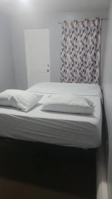 Room In A Beach House With King Size Bed In A Landlord Hosted Three Bedroom Apartment Nova York Exterior foto